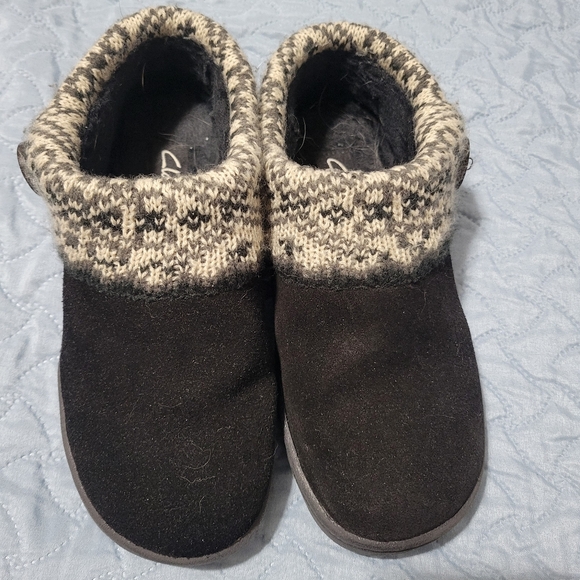 Clarks Slippers - Picture 2 of 5